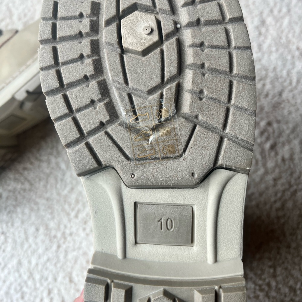 Boots - Picture 5 of 6